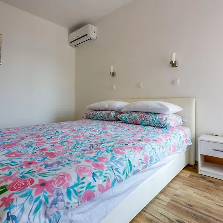 Appartement Melanie 3 - Hr-10472-02 By Interhome *